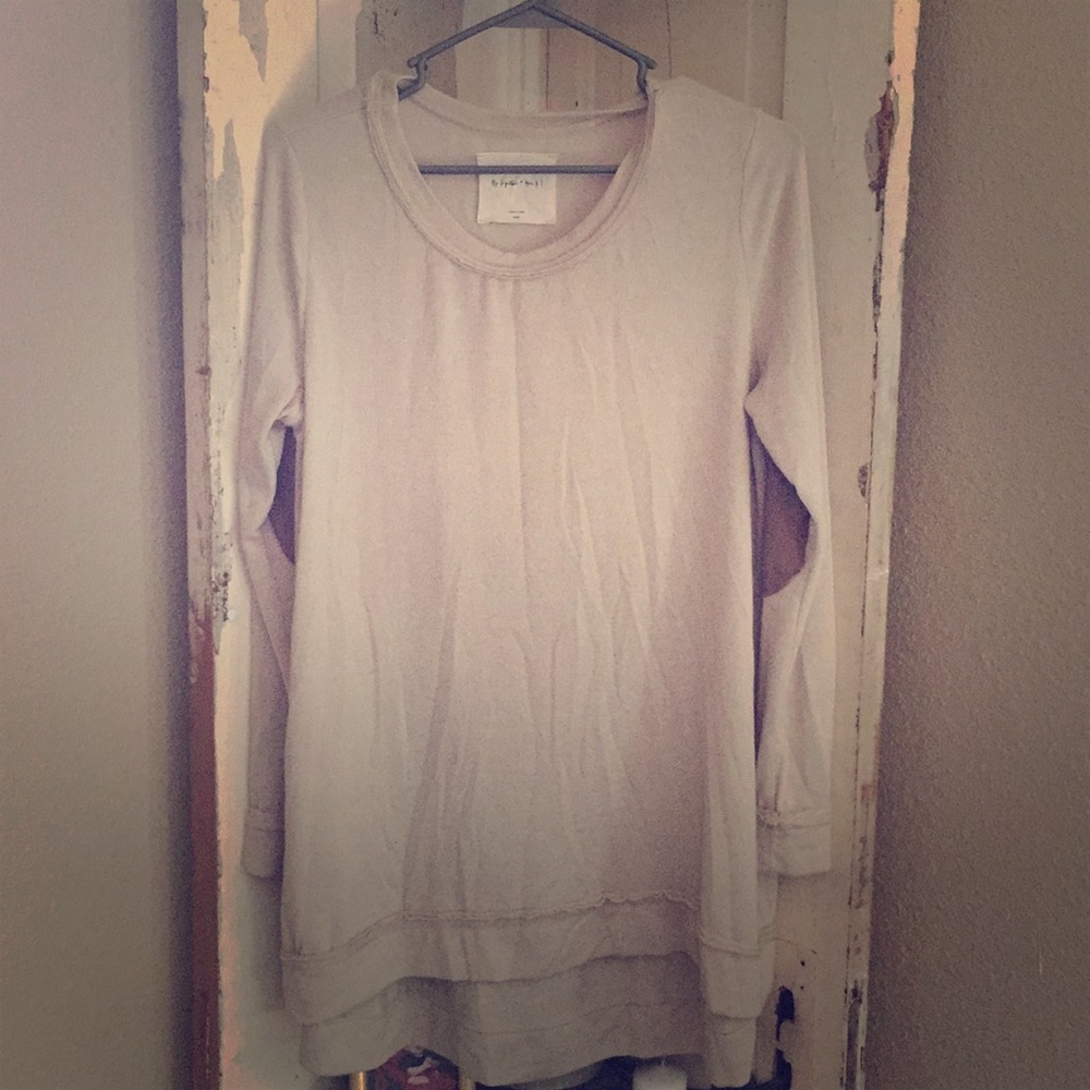 💫super cute💫 beige top >women’s small- runs big<